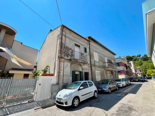 casa indipendente in vendita a Roseto degli Abruzzi