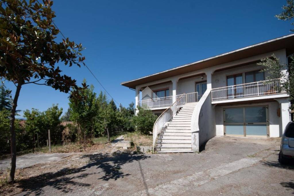 casa indipendente in vendita a Roseto degli Abruzzi in zona Cologna Paese