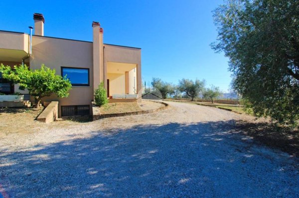 casa indipendente in vendita a Roseto degli Abruzzi in zona San Giovanni