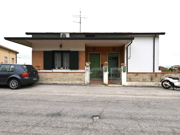 casa indipendente in vendita a Roseto degli Abruzzi in zona Cologna Paese
