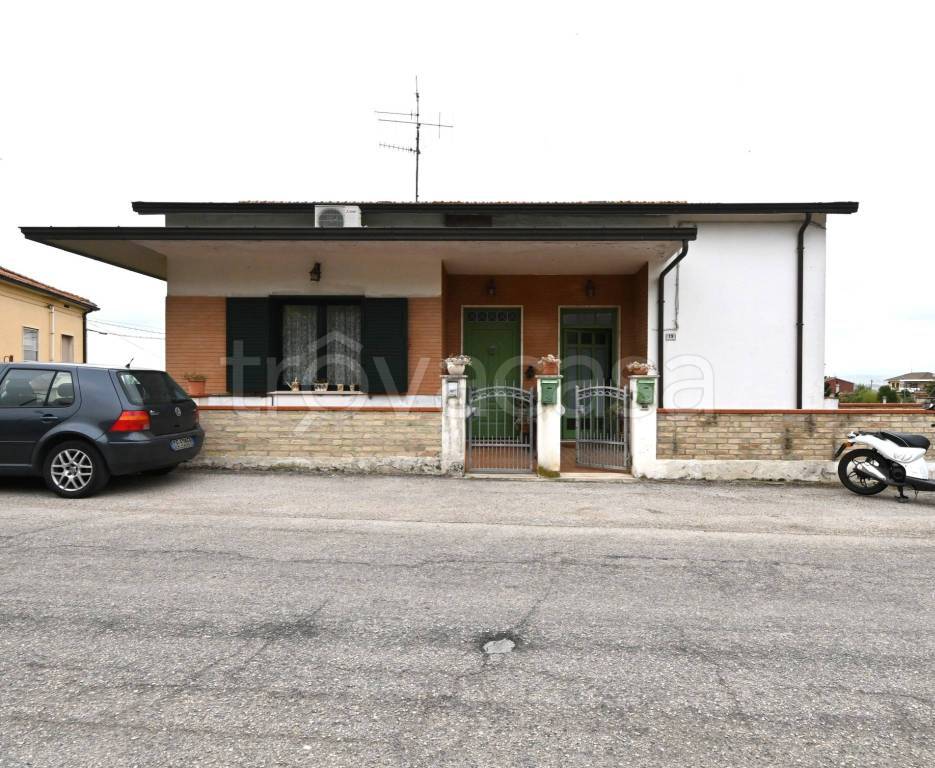 casa indipendente in vendita a Roseto degli Abruzzi in zona Cologna Paese