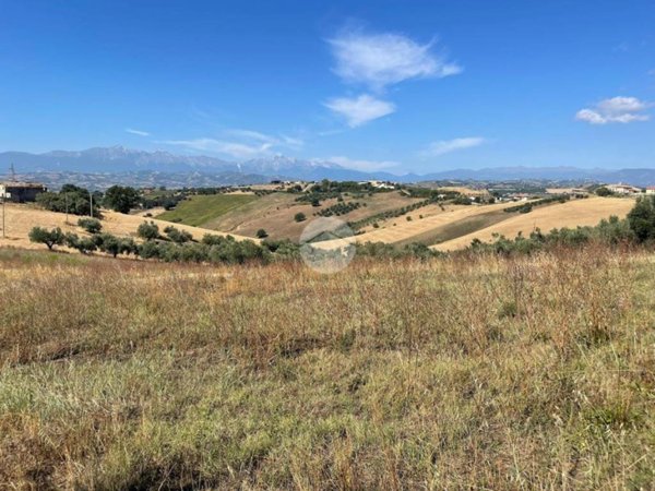 terreno edificabile in vendita a Roseto degli Abruzzi in zona Montepagano