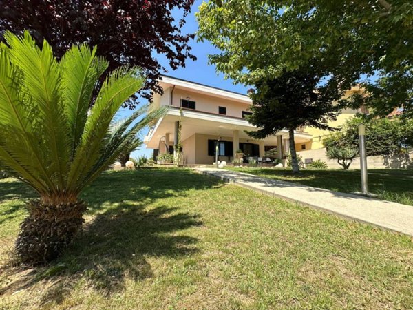 casa indipendente in vendita a Roseto degli Abruzzi