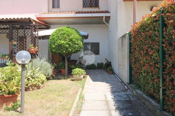 casa indipendente in vendita a Roseto degli Abruzzi in zona Cologna Spiaggia