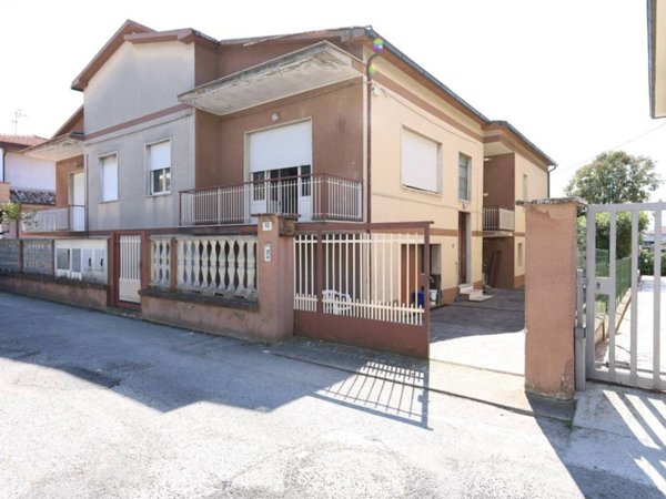 casa indipendente in vendita a Roseto degli Abruzzi in zona Campo a Mare