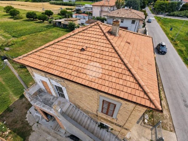 casa indipendente in vendita a Roseto degli Abruzzi in zona Cologna Spiaggia