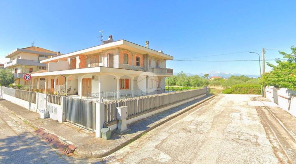 casa indipendente in vendita a Roseto degli Abruzzi