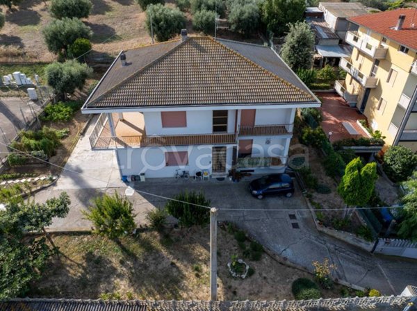 casa indipendente in vendita a Roseto degli Abruzzi in zona Cologna Spiaggia