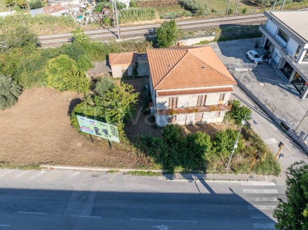 casa indipendente in vendita a Roseto degli Abruzzi