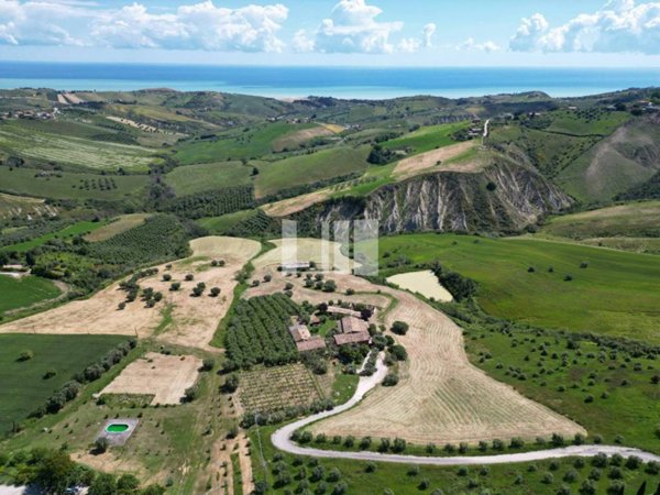casa indipendente in vendita a Roseto degli Abruzzi in zona Cologna Paese