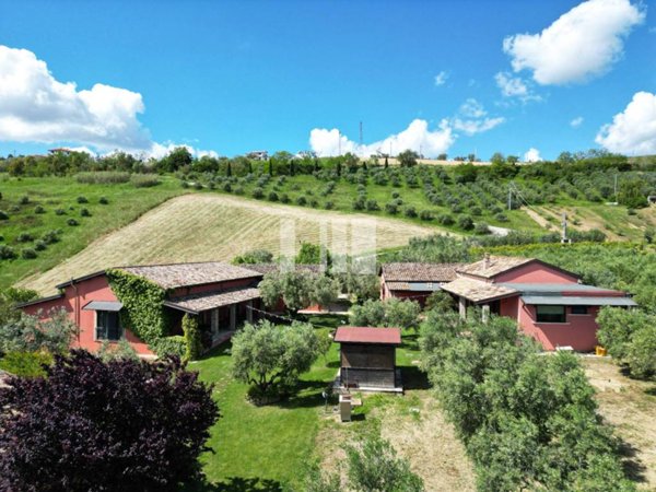 casa indipendente in vendita a Roseto degli Abruzzi in zona Cologna Paese