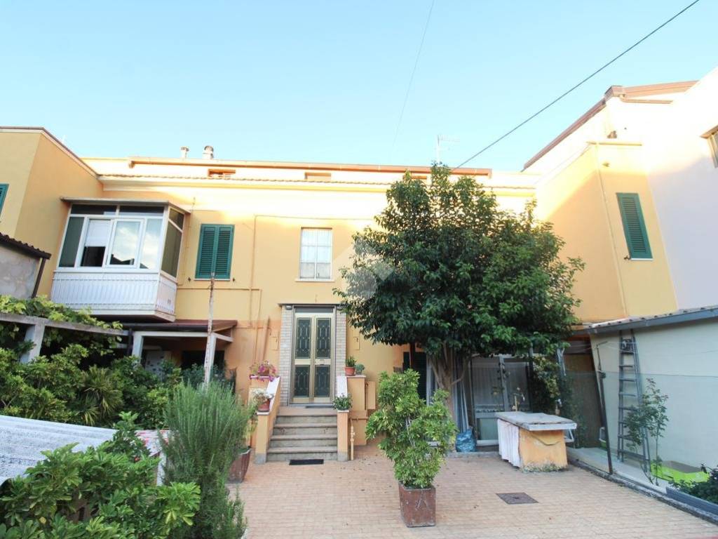casa indipendente in vendita a Roseto degli Abruzzi