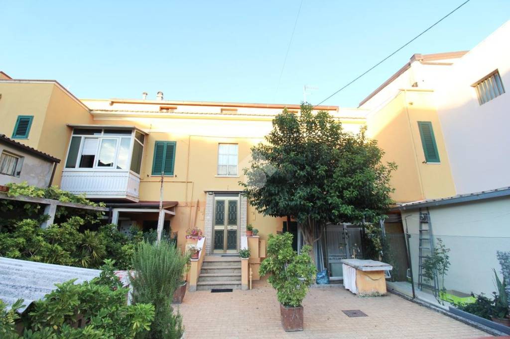 casa indipendente in vendita a Roseto degli Abruzzi
