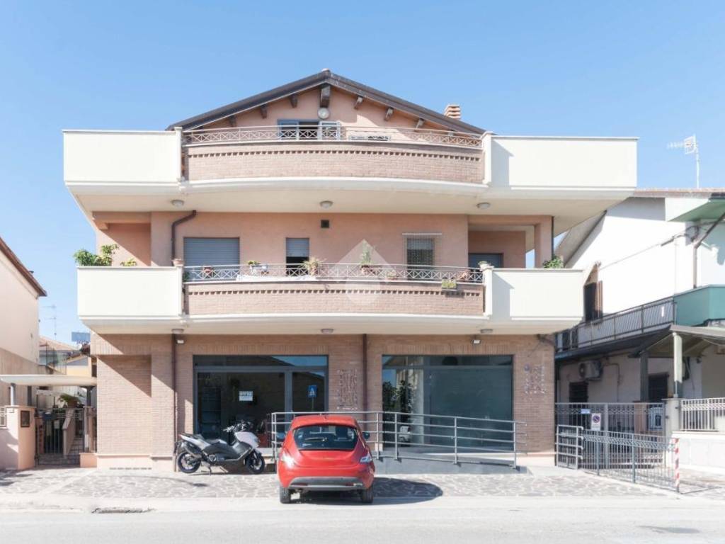 appartamento in vendita a Roseto degli Abruzzi in zona Cologna Spiaggia