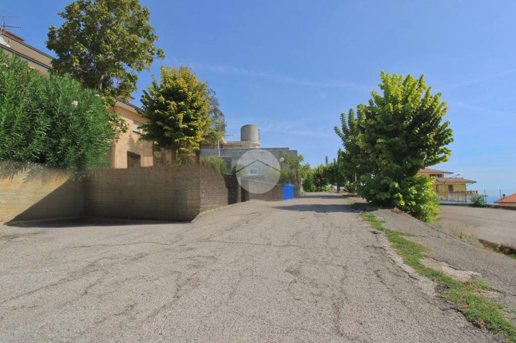 terreno edificabile in vendita a Roseto degli Abruzzi in zona Montepagano