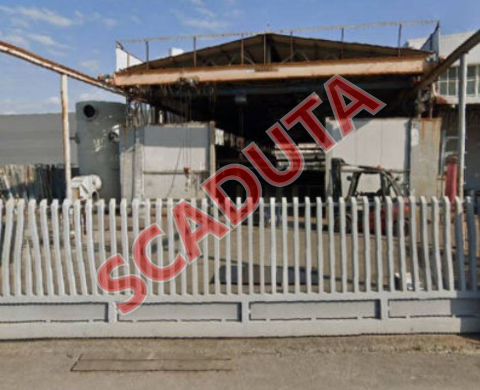 locale commerciale in vendita a Roseto degli Abruzzi in zona Voltarrosto