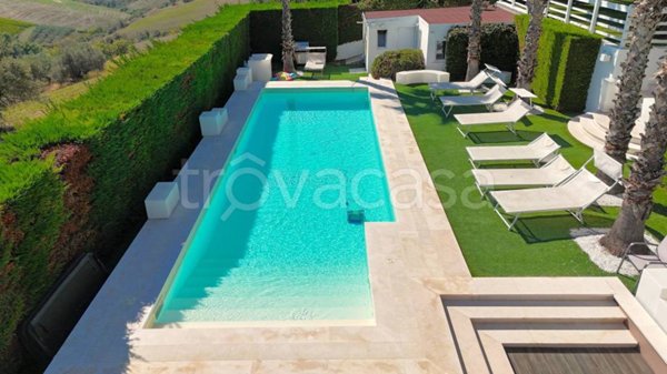 casa indipendente in vendita a Roseto degli Abruzzi in zona Voltarrosto