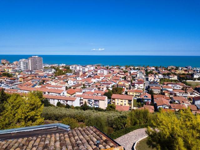 casa indipendente in vendita a Roseto degli Abruzzi
