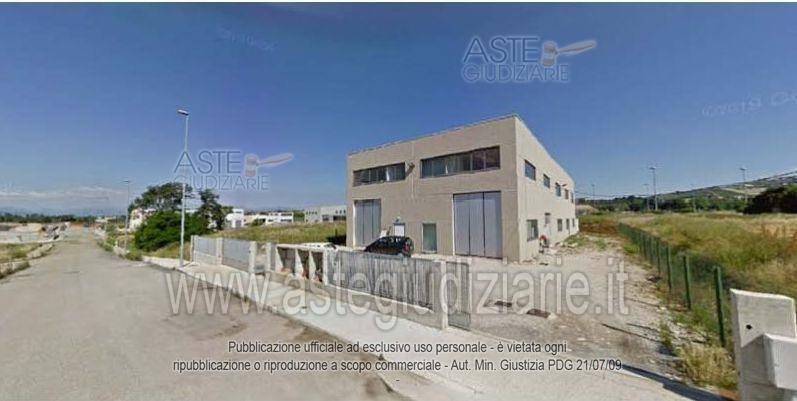 locale commerciale in vendita a Roseto degli Abruzzi