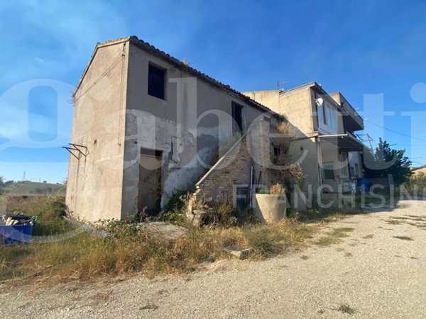 terreno edificabile in vendita a Roseto degli Abruzzi in zona Montepagano