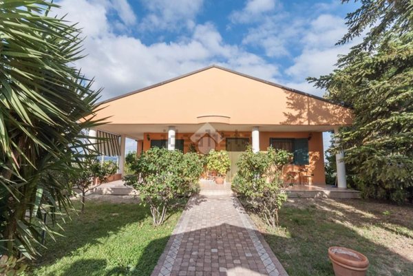 casa indipendente in vendita a Roseto degli Abruzzi in zona Cologna Paese