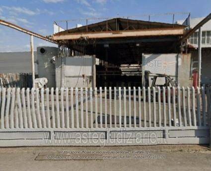 locale commerciale in vendita a Roseto degli Abruzzi in zona Voltarrosto