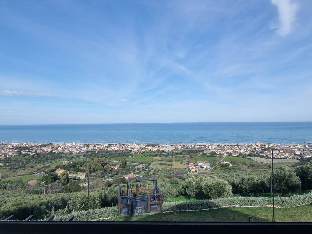 casa indipendente in vendita a Roseto degli Abruzzi