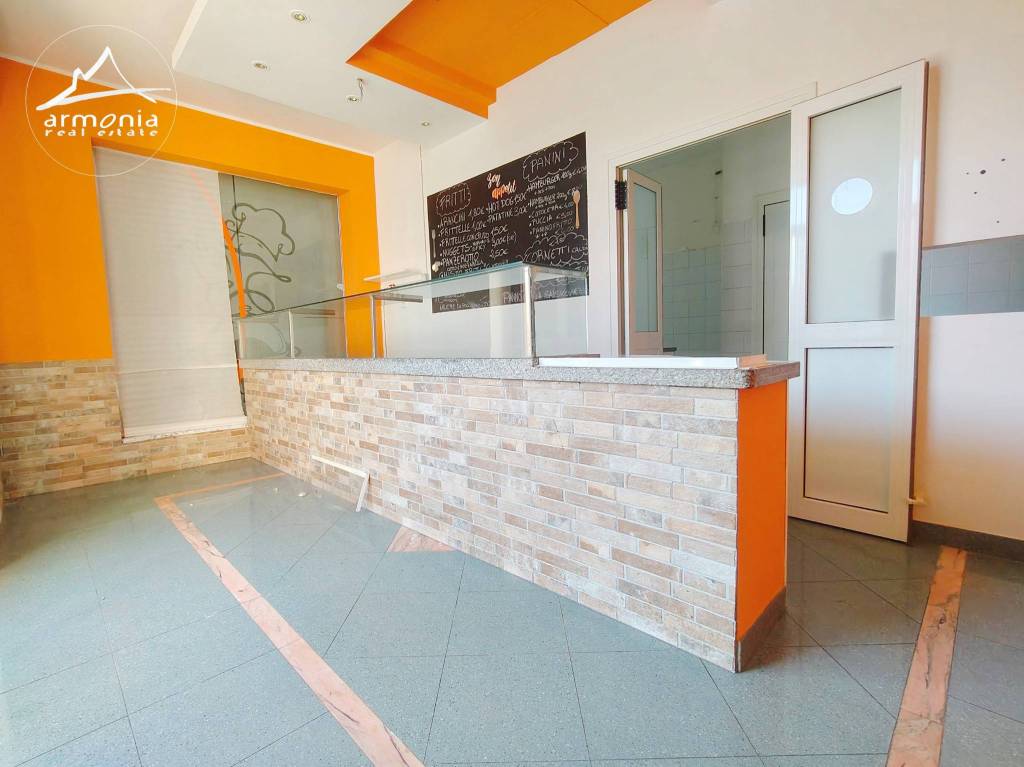 negozio in vendita a Roseto degli Abruzzi in zona Cologna Spiaggia