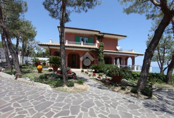 casa indipendente in vendita a Roseto degli Abruzzi