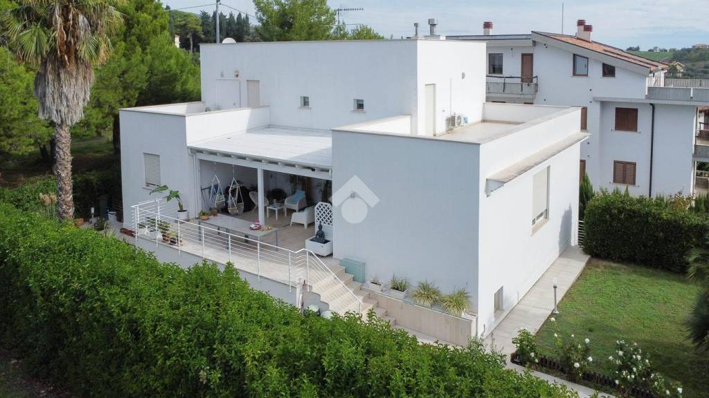 casa indipendente in vendita a Roseto degli Abruzzi in zona Voltarrosto