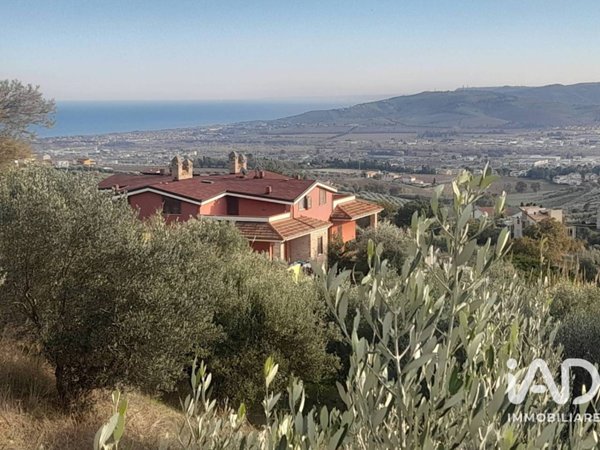 casa indipendente in vendita a Roseto degli Abruzzi in zona Montepagano