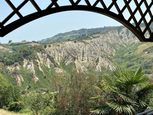 locale commerciale in vendita a Roseto degli Abruzzi