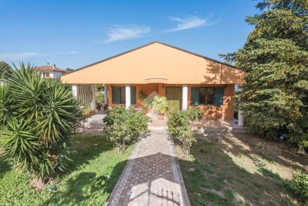 casa indipendente in vendita a Roseto degli Abruzzi in zona Cologna Paese