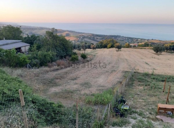 terreno edificabile in vendita a Roseto degli Abruzzi in zona Montepagano