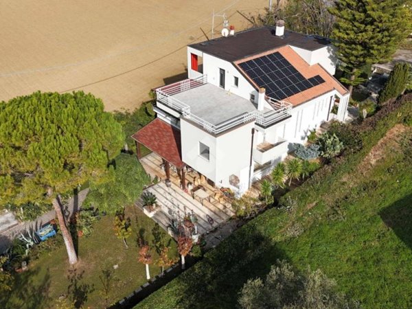 casa indipendente in vendita a Roseto degli Abruzzi in zona Voltarrosto
