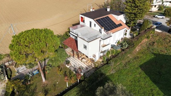 casa indipendente in vendita a Roseto degli Abruzzi in zona Voltarrosto