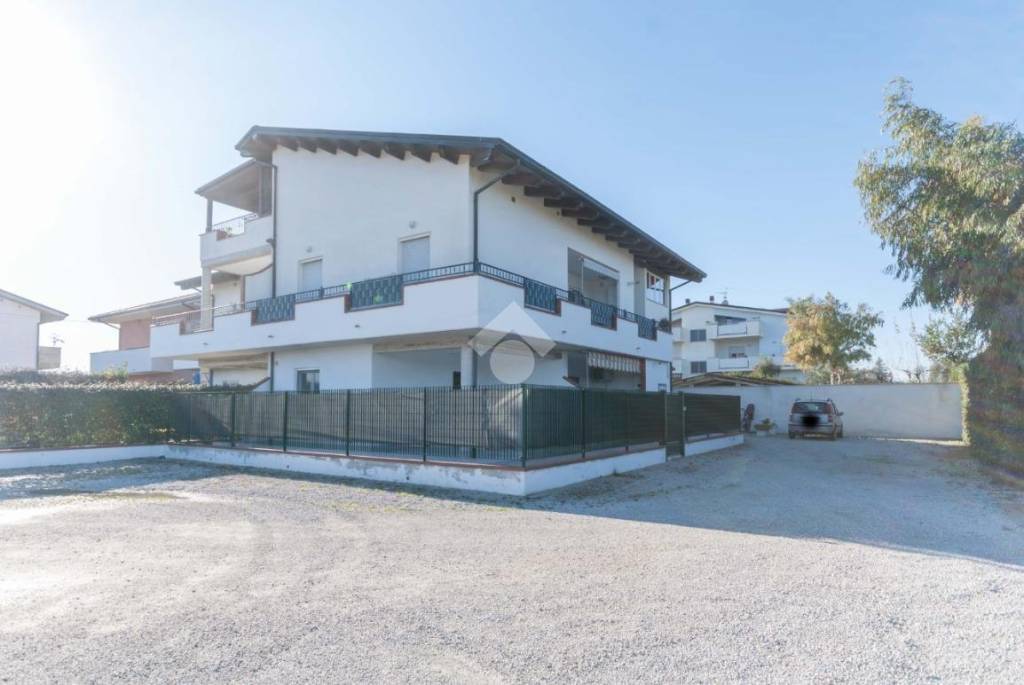 appartamento in vendita a Roseto degli Abruzzi in zona Cologna Spiaggia