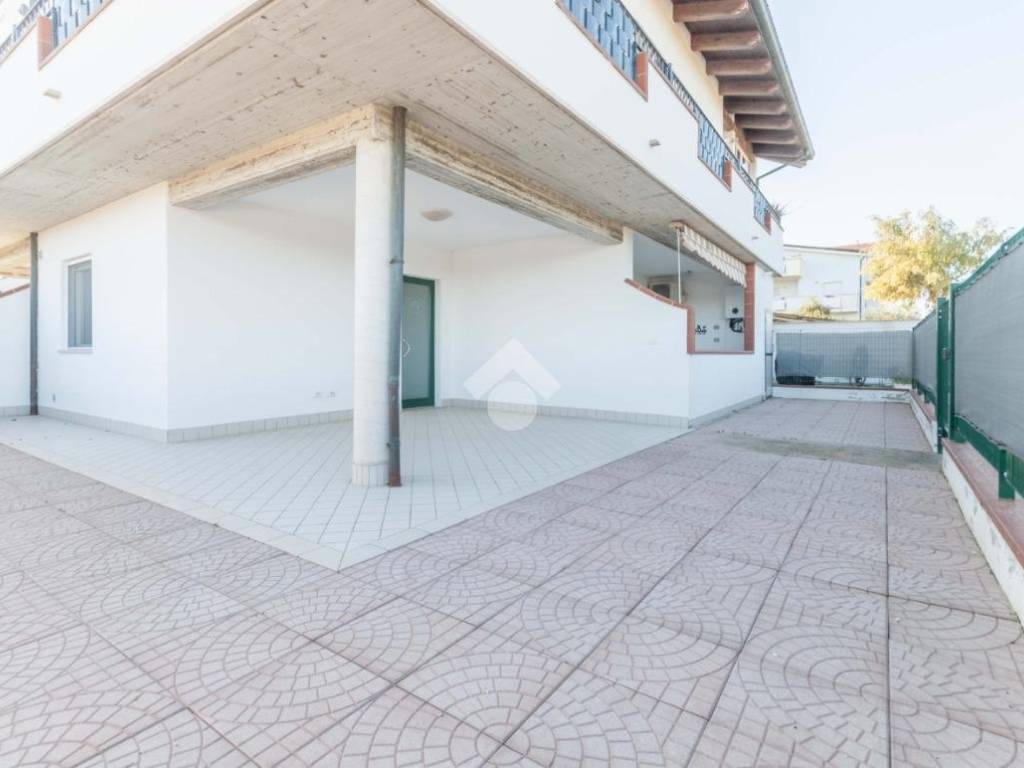 appartamento in vendita a Roseto degli Abruzzi in zona Cologna Spiaggia