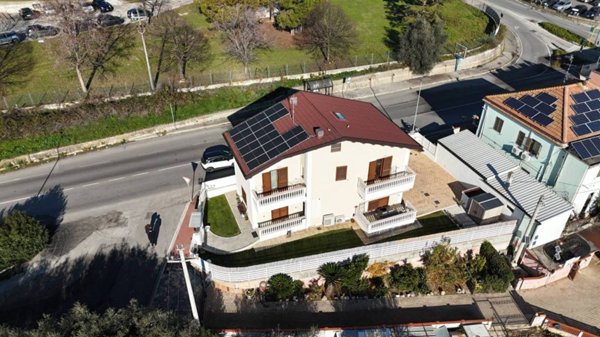 casa indipendente in vendita a Roseto degli Abruzzi