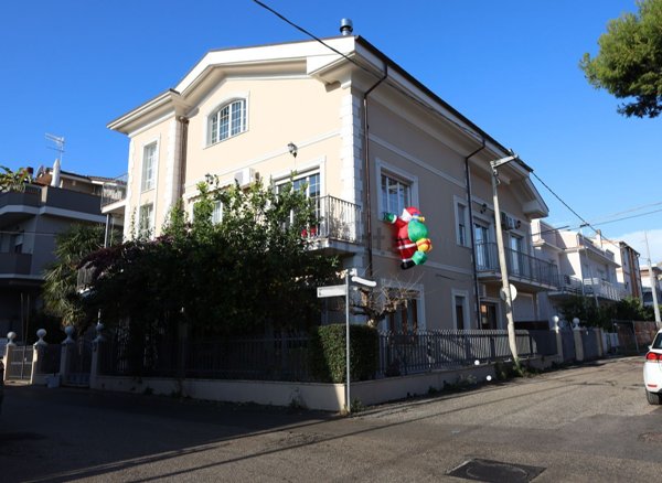 casa indipendente in vendita a Roseto degli Abruzzi