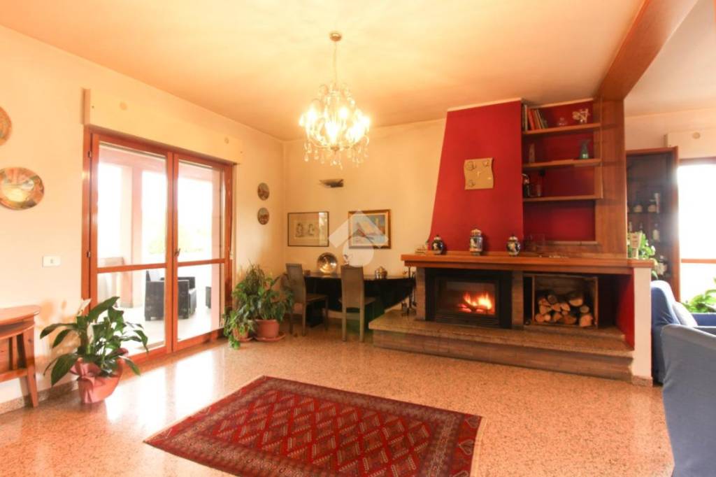 casa indipendente in vendita a Roseto degli Abruzzi in zona San Giovanni