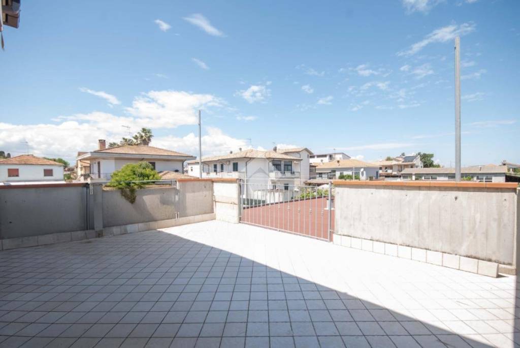 appartamento in vendita a Roseto degli Abruzzi in zona Cologna Spiaggia