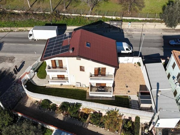 casa indipendente in vendita a Roseto degli Abruzzi