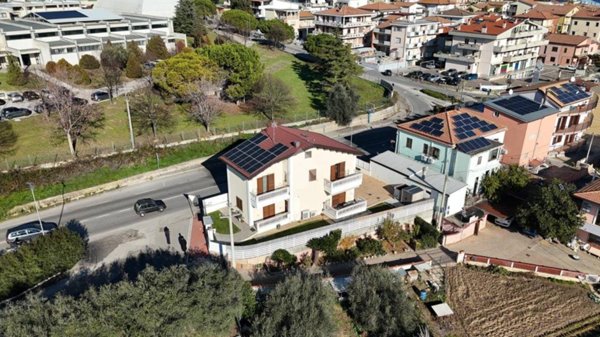 casa indipendente in vendita a Roseto degli Abruzzi