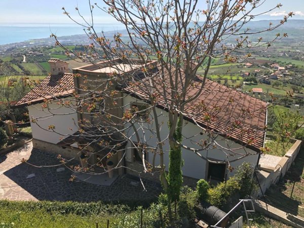 casa indipendente in vendita a Roseto degli Abruzzi in zona Montepagano