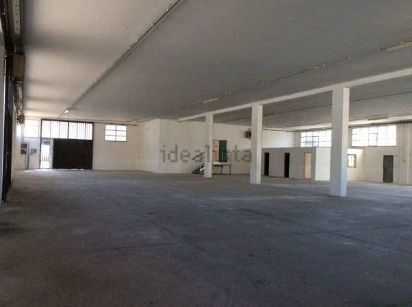 locale di sgombero in vendita a Roseto degli Abruzzi in zona Voltarrosto