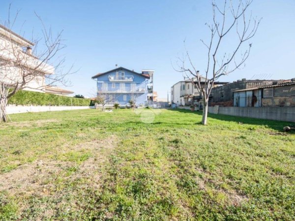 terreno edificabile in vendita a Roseto degli Abruzzi in zona Cologna Spiaggia