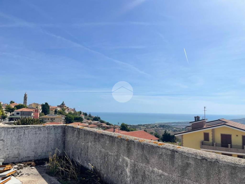 terreno edificabile in vendita a Roseto degli Abruzzi in zona Montepagano