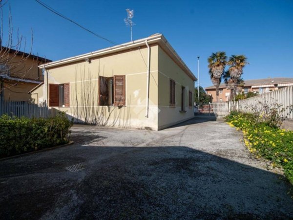 casa indipendente in vendita a Roseto degli Abruzzi in zona Cologna Spiaggia
