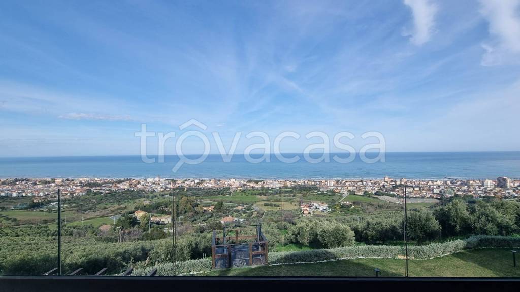 casa indipendente in vendita a Roseto degli Abruzzi